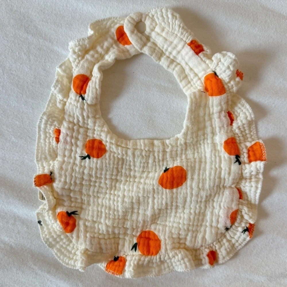 Muslin Ruffle Bib with Oranges